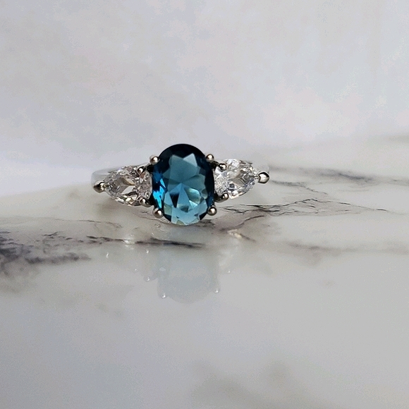 New Gorgeous Oval Cut Blue Ring - Picture 11 of 11